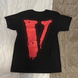 BLACK V-LONE T-SHIRT